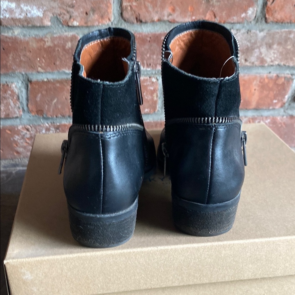 Lucky Brand Black Ankle Booties Sleek Design - Picture 11 of 12